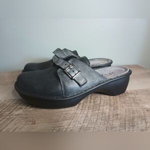 Naot Avignon Clogs Womens 38 US 7-7.5 Nubuck Gray Buckle Mules Comfort Fall